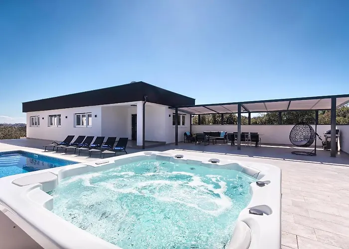 Vallelunga By Istra Vacation *